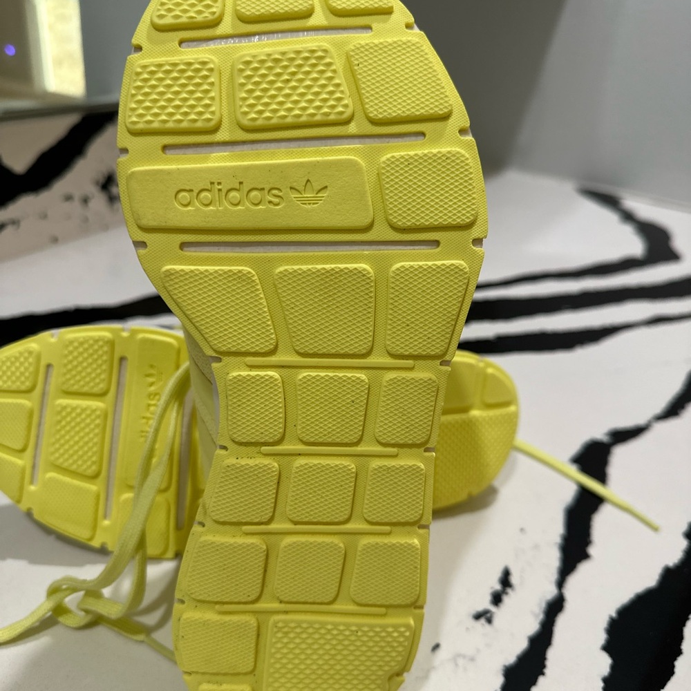 ADIDAS WOMEN’S SWIFT RUN 1.0 - Picture 6 of 8